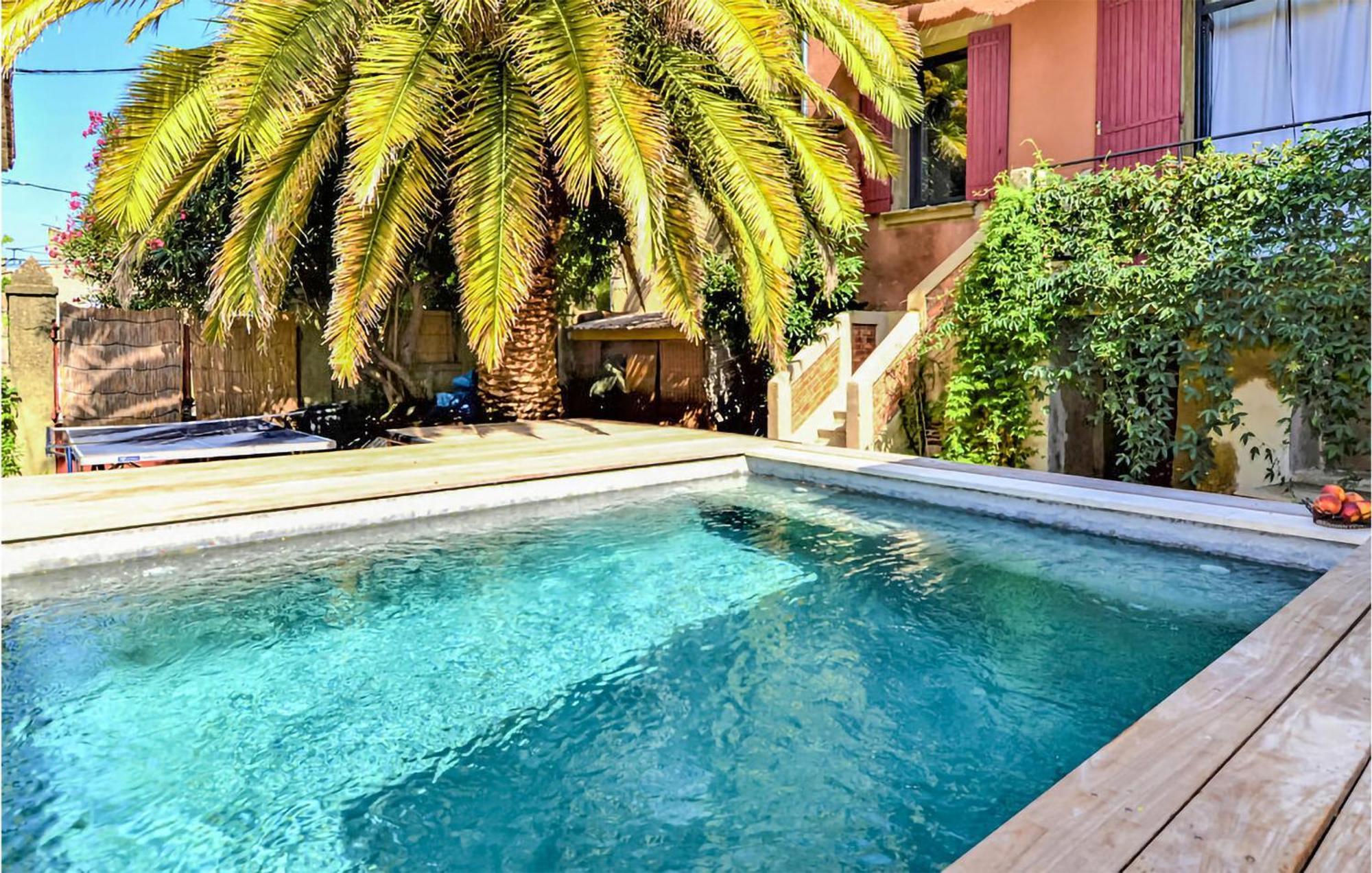 Awesome Apartment In Pujaut With Swimming Pool Ngoại thất bức ảnh